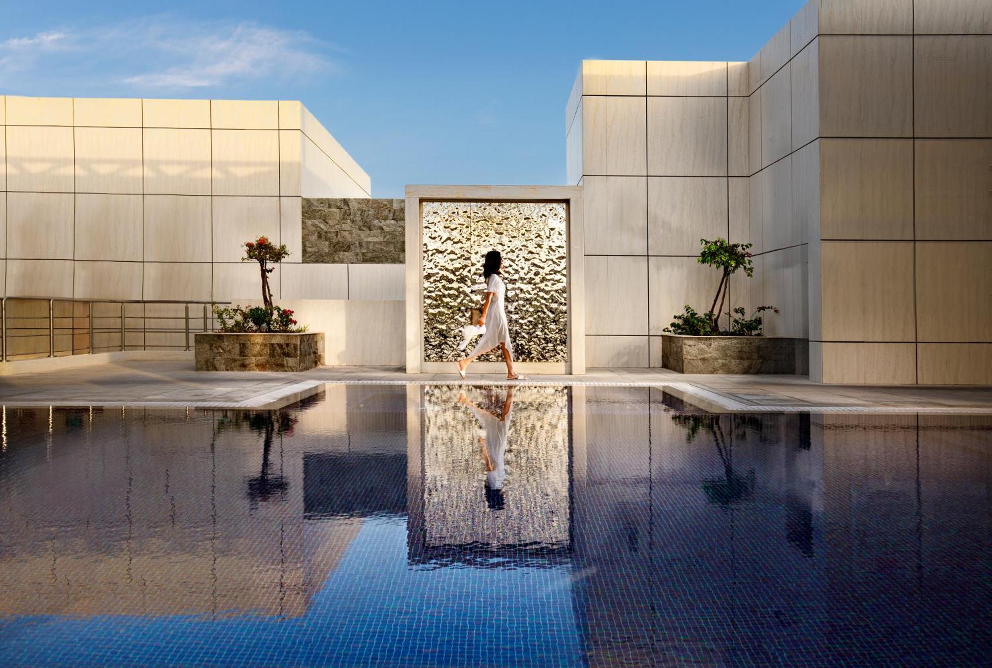 Millennium Place Доха Екстер'єр фото The pool at the hotel