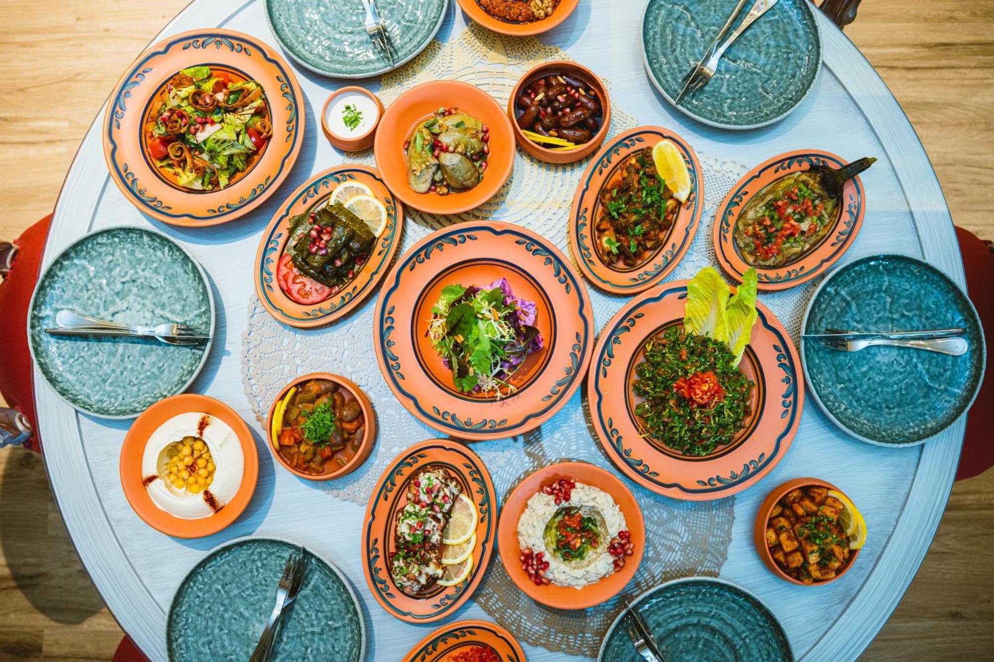 Millennium Place Доха Екстер'єр фото A selection of meze