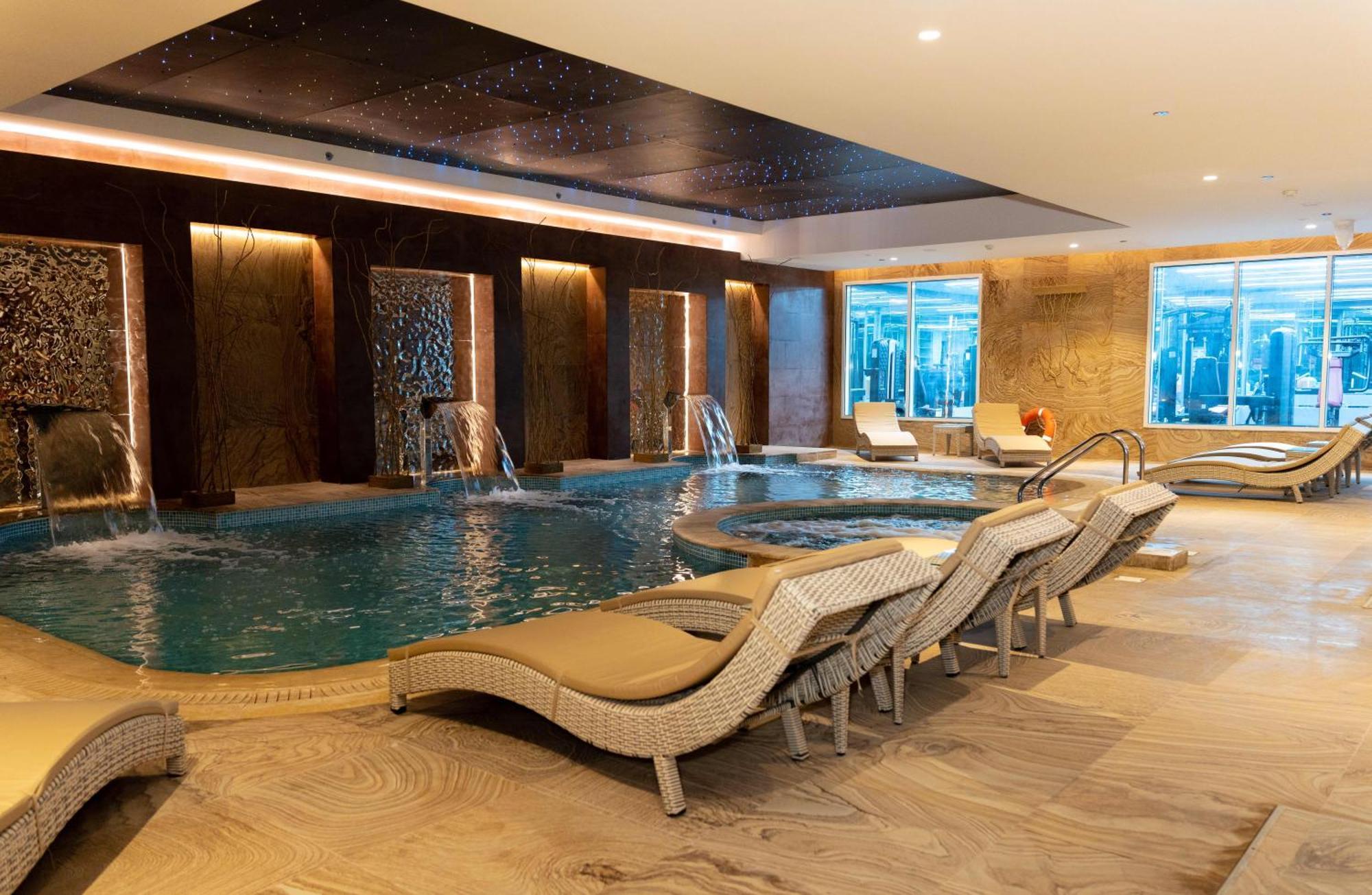 Millennium Place Доха Екстер'єр фото The spa at the hotel